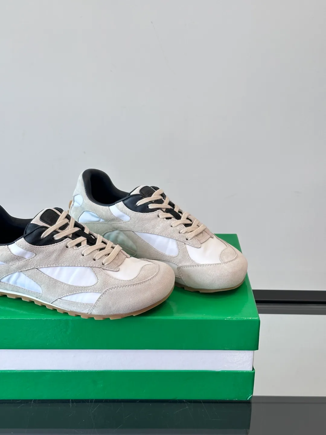 p600 "Bv" new orbit👫 casual sneakers for couples, the retro style of the millennium is so handsome, a super cool fashion item, the most important thing is that it feels incomparably comfortable on the feet, and the design style is also perfect. It will definitely be the one you wear most in daily life, original development, high quality presentation! Size: 35-45 (men’s size 38.45 customized)